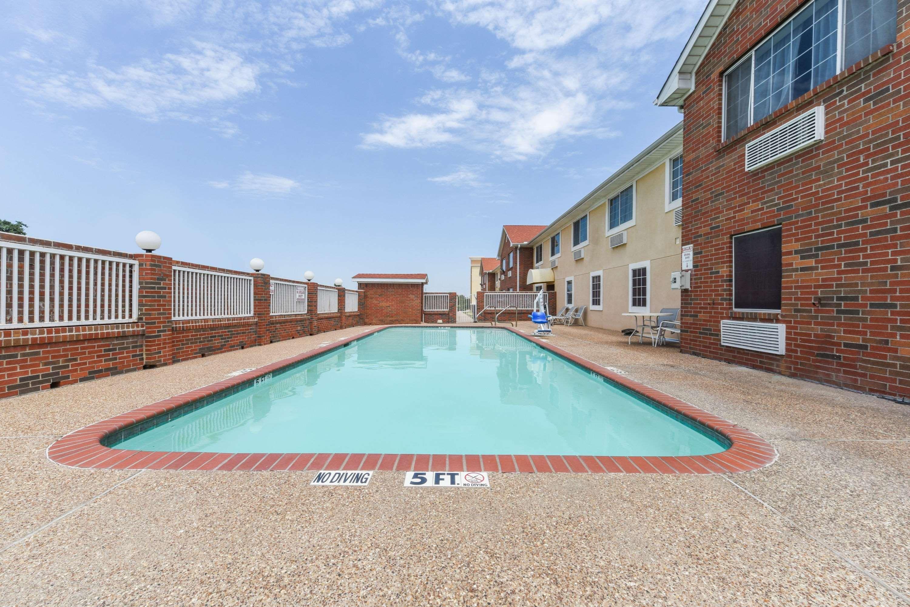Super 8 By Wyndham Burleson Fort Worth Area מראה חיצוני תמונה